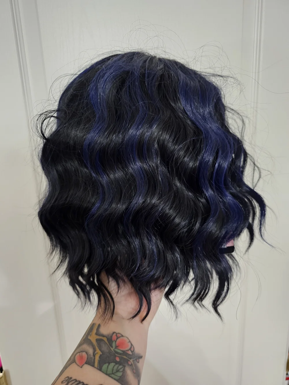BNWT Short Wavy Fringe Wig in Black with Blue Highlights